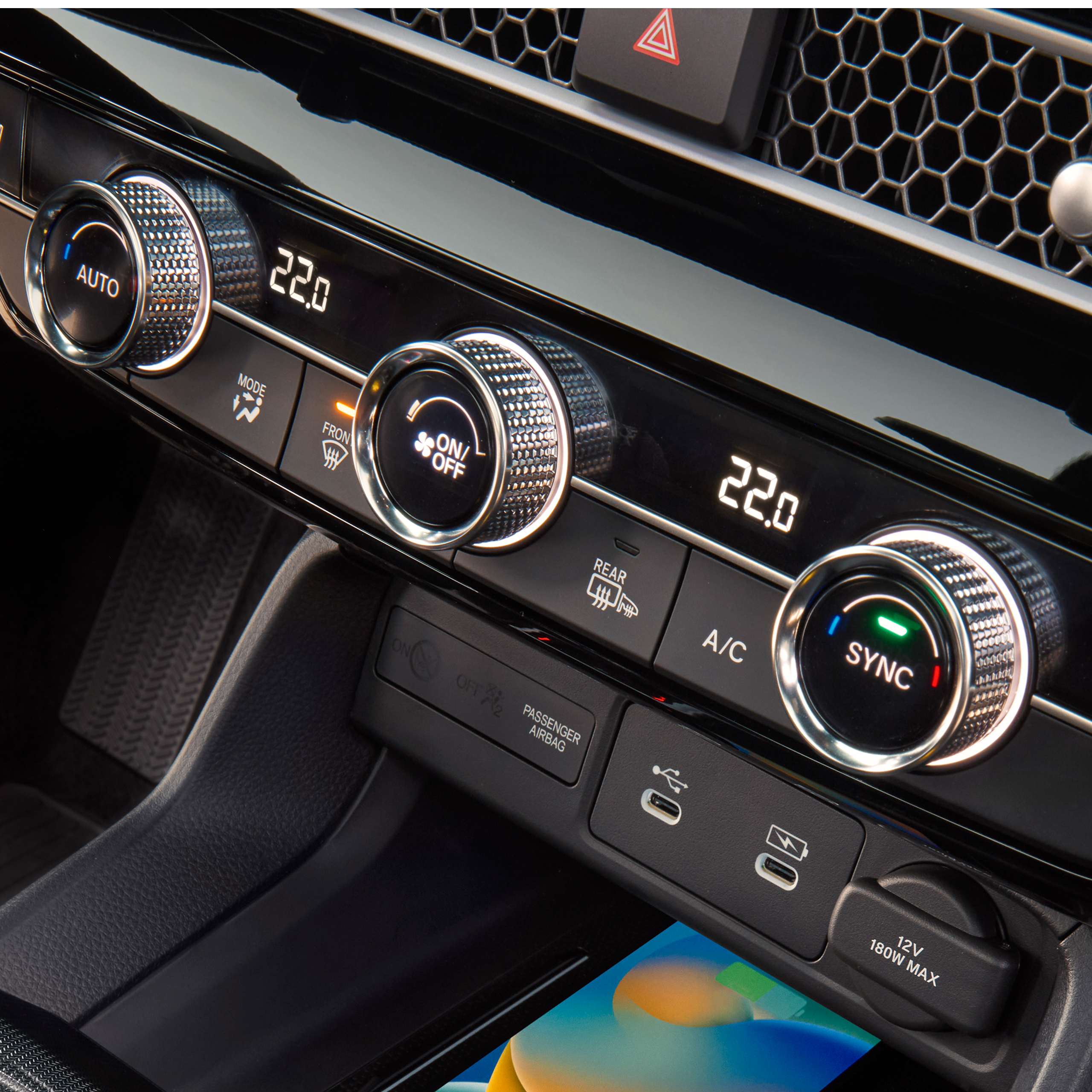 Nærbillede af Civic Hybrids klimaanlæg.